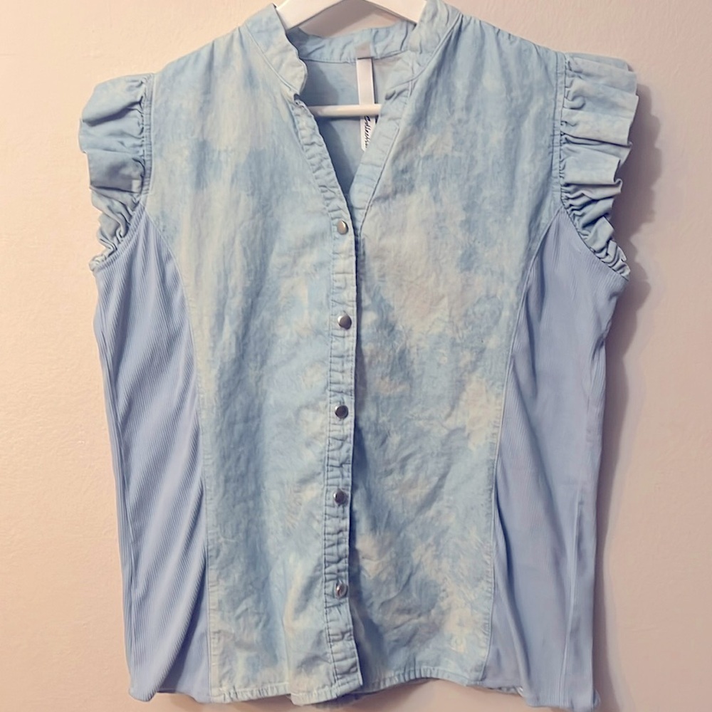 Ny collection denim Tie die top size M faded feminine metal buttons
